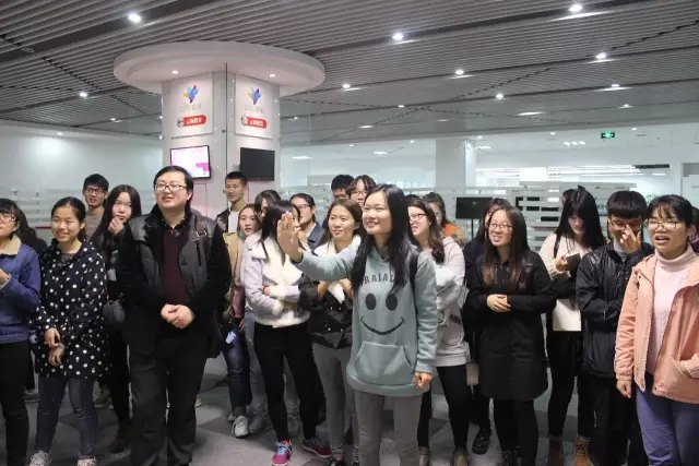 郑州大学管理工程学院学生参观云和数据