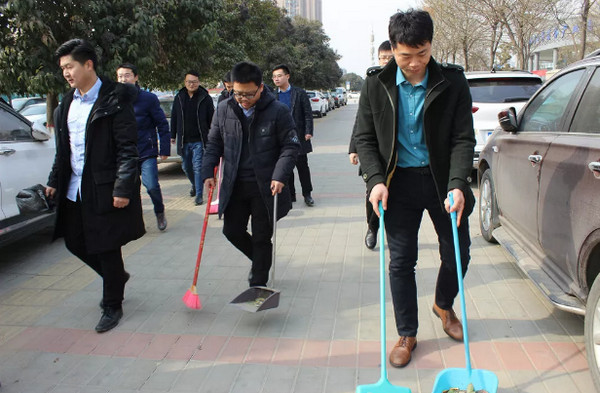 1548642426677245.jpg 配图4 云和数据党支部积极响应市容市貌整治号召.jpg