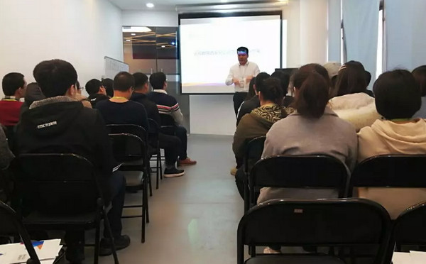 1550735910230242.jpg 配图2 云和数据西安中心总经理发表致辞.jpg