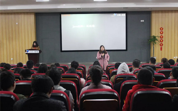 1552619938182732.jpg 配图3 Java讲师刘老师也同学们送上了建议和祝福.jpg