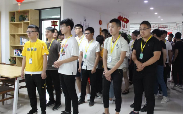 1560822153166013.jpg 配图2 云和数据IT国际精英训练营学员实地参观亚信科技.jpg