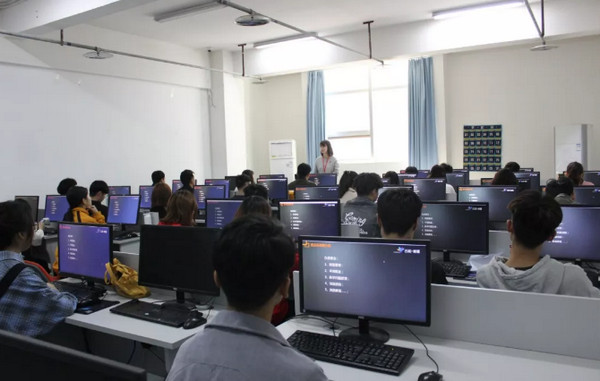 1560822198650855.jpg 配图7 云和数据IT国际精英训练营学员实地参观亚信科技.jpg