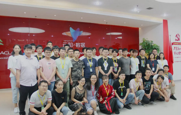 1566980135895419.jpg 配图7 云和数据Java班毕业典礼隆重举行.jpg